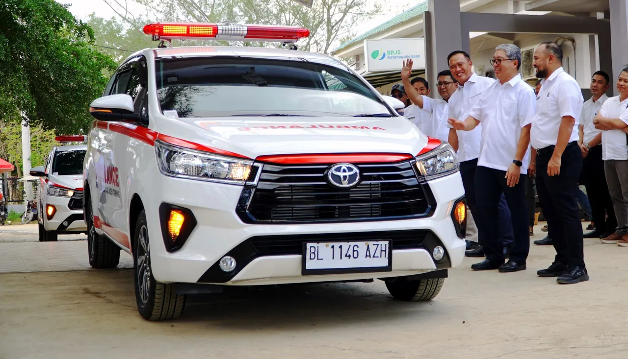 Tiga unit ambulans dari Toyota akan digunakan untuk mendukung operasional layanan kesehatan RSUD Muda Sedia Tamiang (TMMIN)