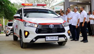 Tiga unit ambulans dari Toyota akan digunakan untuk mendukung operasional layanan kesehatan RSUD Muda Sedia Tamiang (TMMIN)