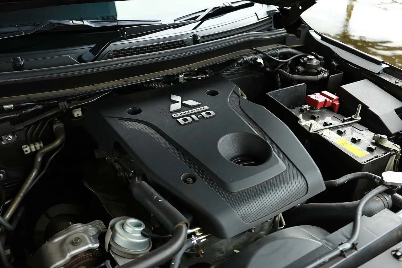 Mesin turbo diesel intercooler Mitsubishi Pajero Sport. (Mitsubishi Motors)