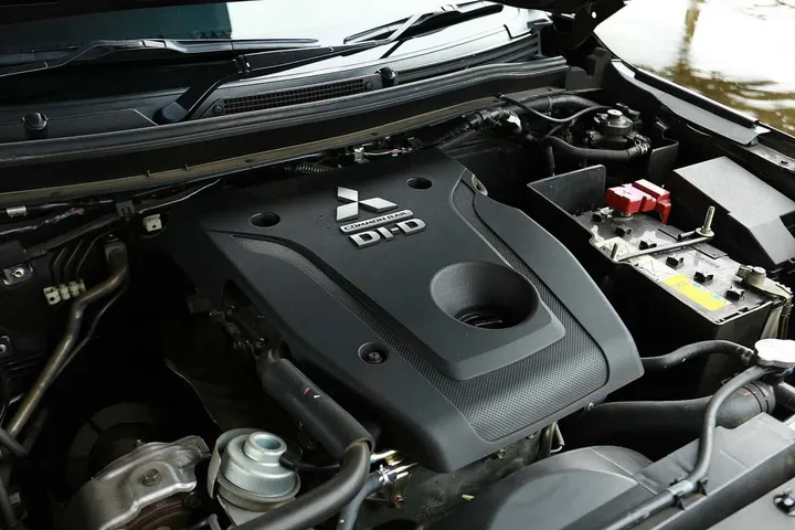 Mesin turbo diesel intercooler Mitsubishi Pajero Sport. (Mitsubishi Motors)