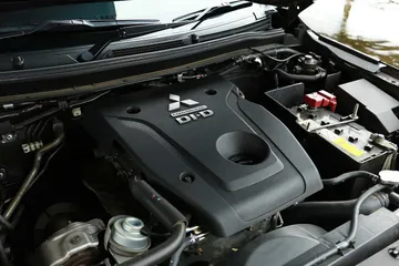Mesin turbo diesel intercooler Mitsubishi Pajero Sport. (Mitsubishi Motors)