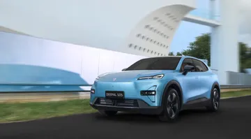Changan Deepal S05 mampu menempuh lebih dari 1.000 km dalam kondisi baterai dan bahan bakar penuh. (Indomobil)