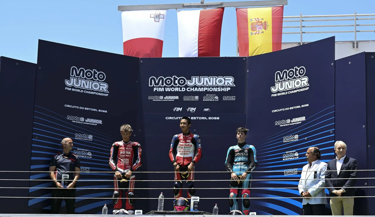 Ramadhipa mencatat sejarah gemilang untuk Indonesia dengan menyabet podium tertinggi di putaran kedua Moto3 Junior World Championship 2026. (AHM)