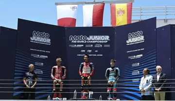 Ramadhipa mencatat sejarah gemilang untuk Indonesia dengan menyabet podium tertinggi di putaran kedua Moto3 Junior World Championship 2026. (AHM)