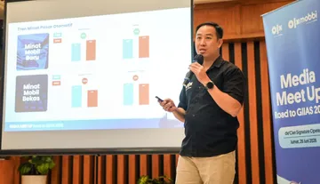 Direktur OLX Agung Iskandar saat mempresentasikan pergeseran tren masyarakat dalam cara memilih mobil. (OLX)