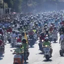 Parade Vespa meriahkan perayaan ulang tahun ke-80 di jantung Kota Roma. (PID)