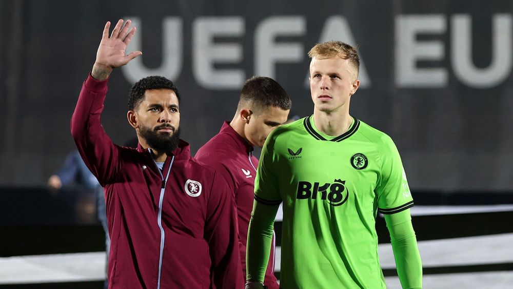 Aston Villa dalam pertandingan Liga Inggris.