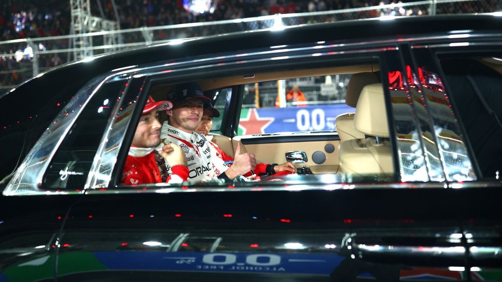 Charles Leclerc, Max Verstappen, Sergio Perez di dalam Rolls Royce Pasca GP Las Vegas