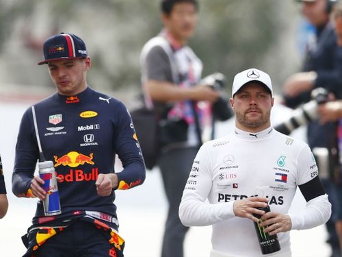 Max Verstappen Kasih Kado Natal Foto Bokong kepada Valtteri Bottas