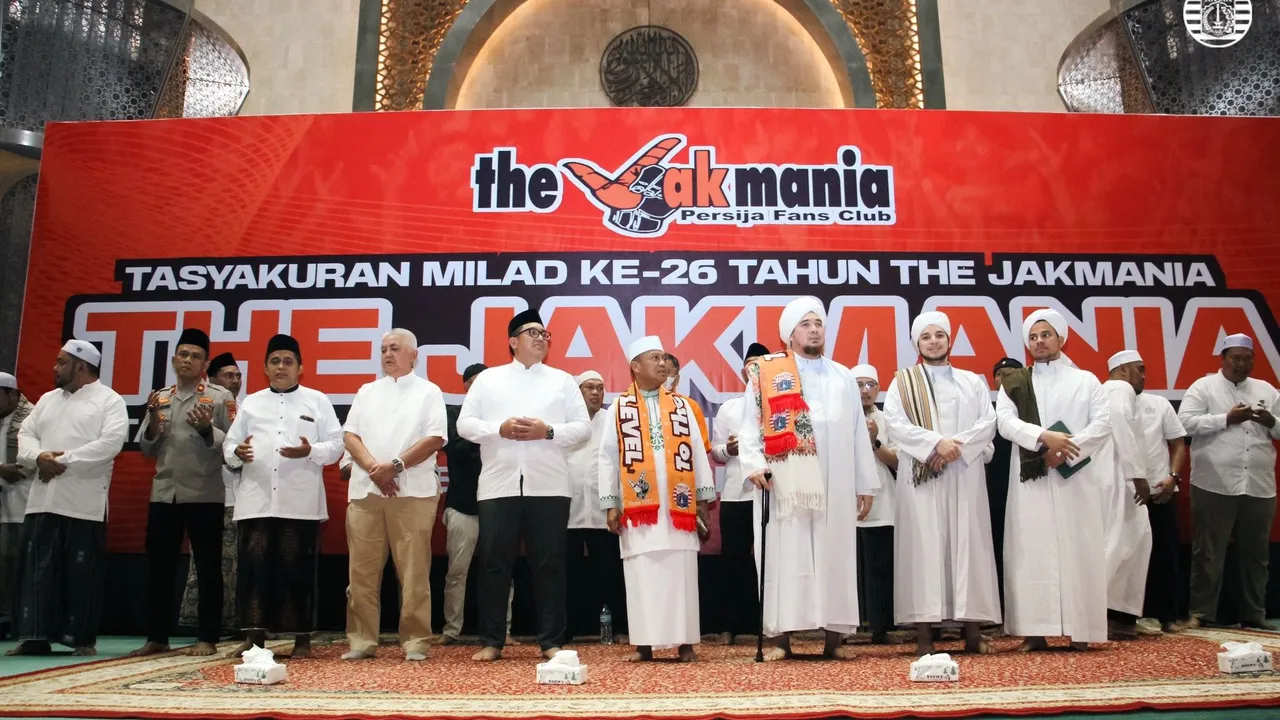 Aksi The Jakmania Rayakan Milad Persija dengan Tabligh Akbar