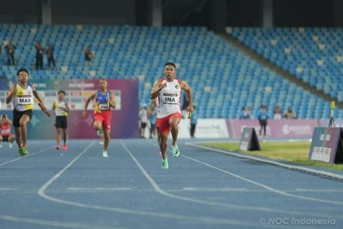 Lalu Muhammad Zohri saat bertanding di nomor estafet 4x100 meter putra SEA Games 2023 Kamboja.