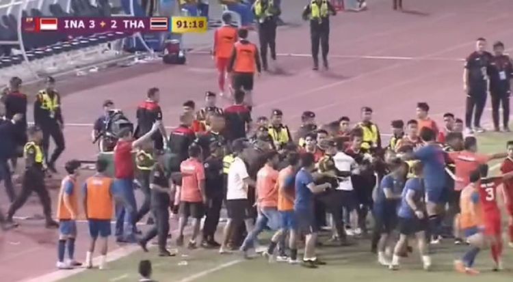 Kericuhan yang mewarnai laga final cabor sepakbola SEA Games 2023 antara Indonesia vs Thailand.