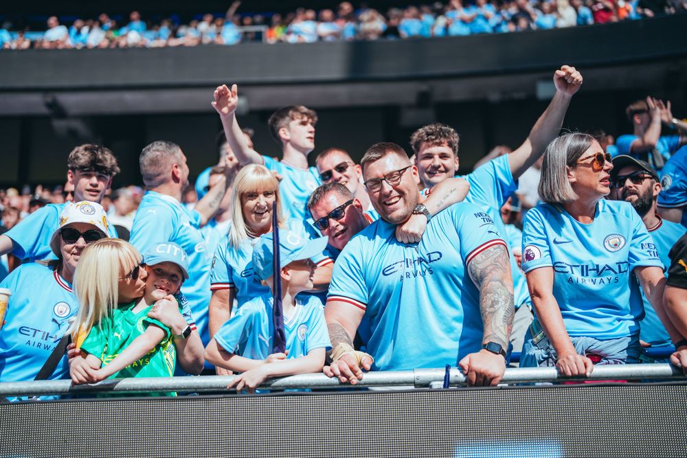 Penyanyi Lagu Jowo Nonton Langsung Man City vs Chelsea di Etihad Stadium