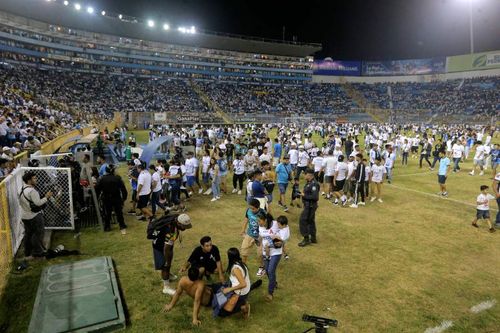 Kerusuhan di Stadion El Savador, 12 Orang Tewas Terinjak-injak