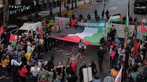Demo anti Israel yang digelar sekelompok orang di Buenos Aires, Argentina beberapa jam jelang pembukaan Piala Dunia U20 2023