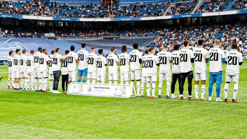 Emosional! Momen Puluhan Ribu Fans Real Madrid di Santiago Bernabeu Dukung Vinicius