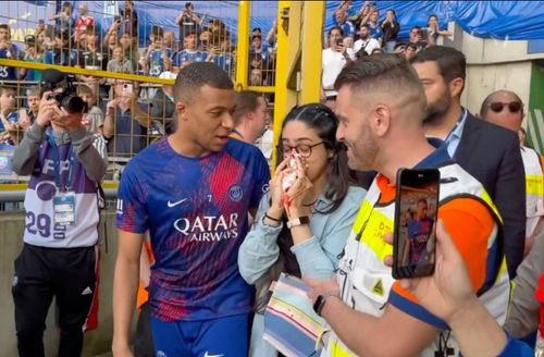 Reaksi Panik Mbappe Usai Bikin Hidung Suporter Perempuan Berdarah