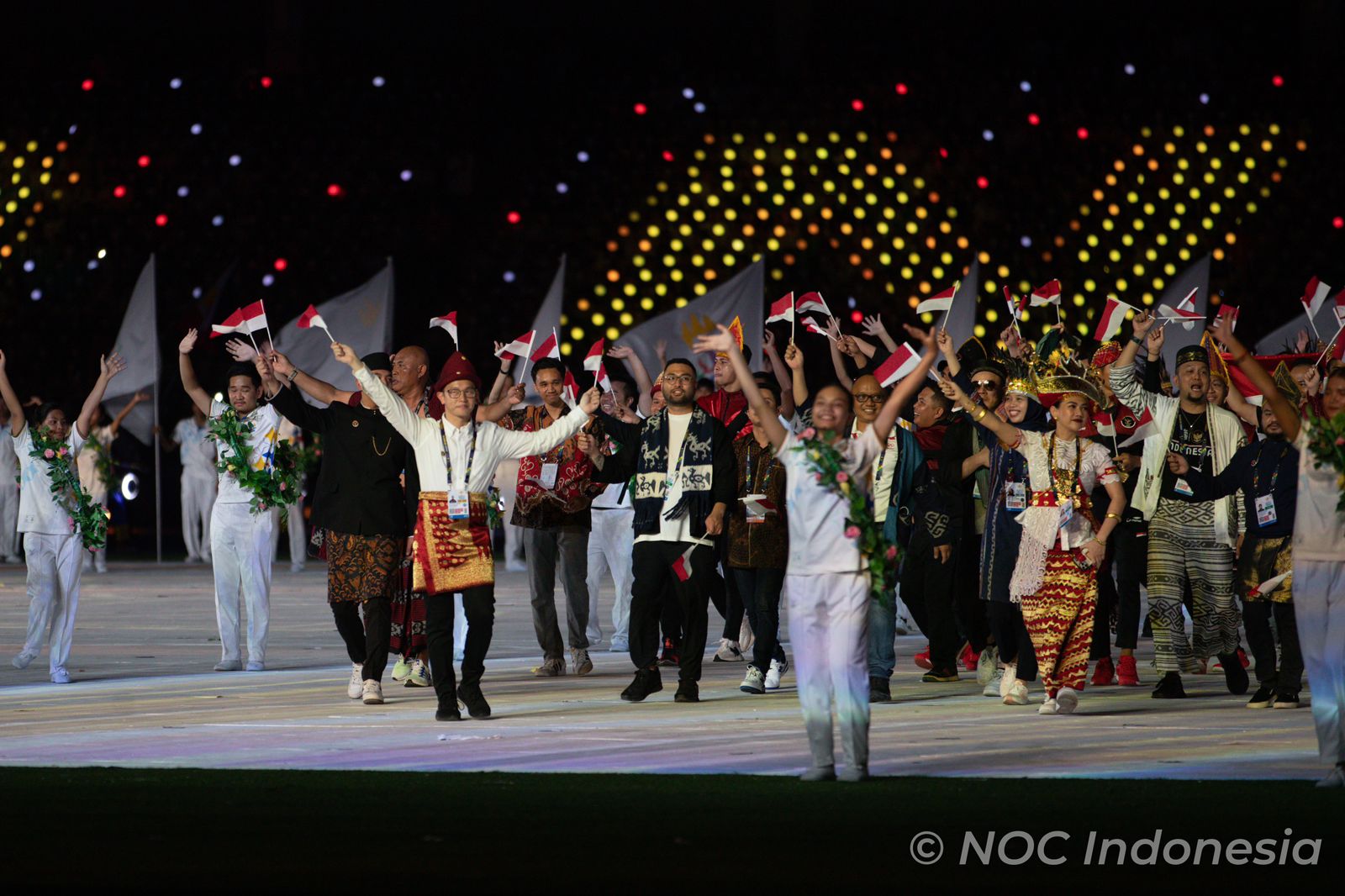 Kontingen tim Indonesia saat opening ceremony SEA Games 2023 di Kamboja.