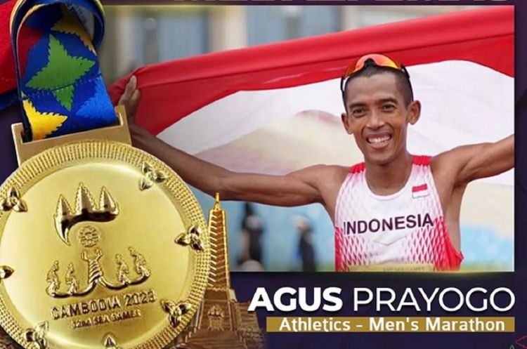 Pelari Agus Prayogo berhasil menyumbangkan emas untuk kontingen Indonesia lewat nomor marathon putra pada Sabtu (6/5/2023)