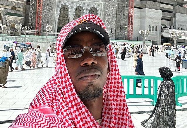 Masya Allah! Begini Tampilan Pogba Saat Naik Haji Meskipun Masih Pakai Tindik