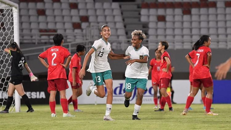 Meski timnas Indonesia putri U-17 kalah dari Filipina di laga pertama Piala Asia U-17 Wanita 2024 namun Claudia Scheunemann tetap bersinar.