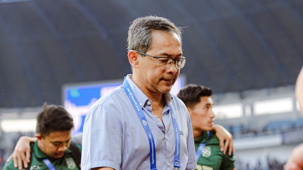 Resmi, Aji Santoso dan Persebaya Pisah Jalan