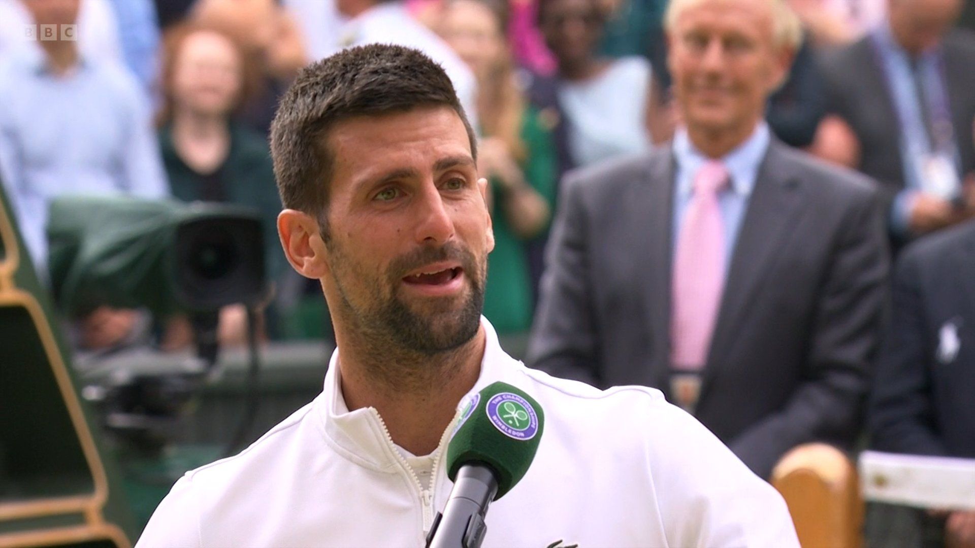 Novak Djokovic sempat menangis saat menyampaikan pidato usai laga final Wimbledon 2023, Minggu (16/7/2023).