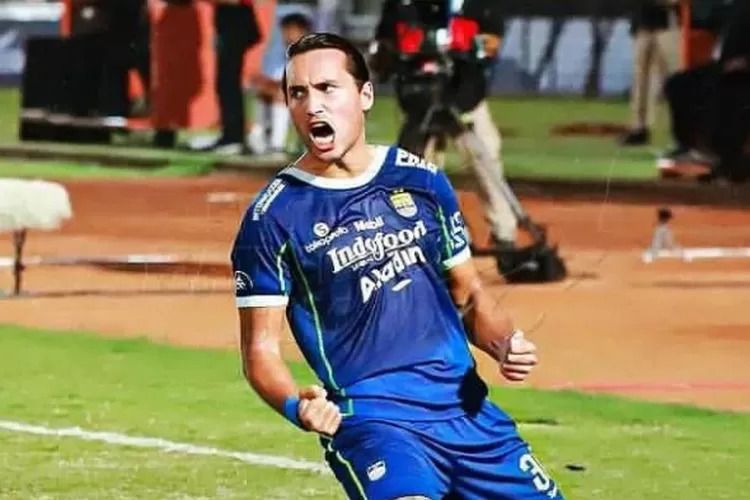 Ezra Walian Disangka Meninggal Dunia Gara-gara Ulah Admin Sosmed Persib