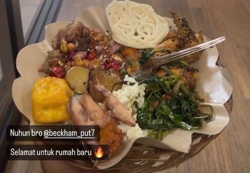 Gegera Posting Makanan Ini, Ezra Walian Bikin Netizen Berdebat