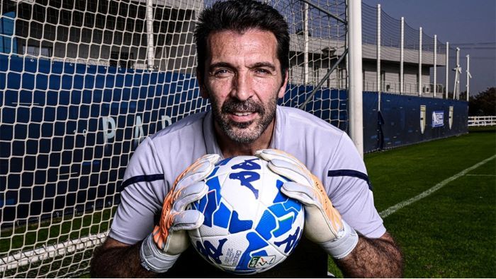 Gianluigi Buffon Resmi Pensiun, Juventus Beri Pesan Menyentuh