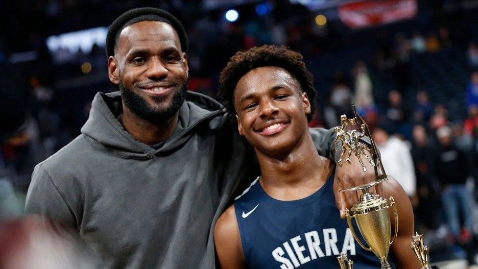 Satu Tim di Lakers, LeBron James ke Bronny: Jangan Ayah, Panggil GOAT!