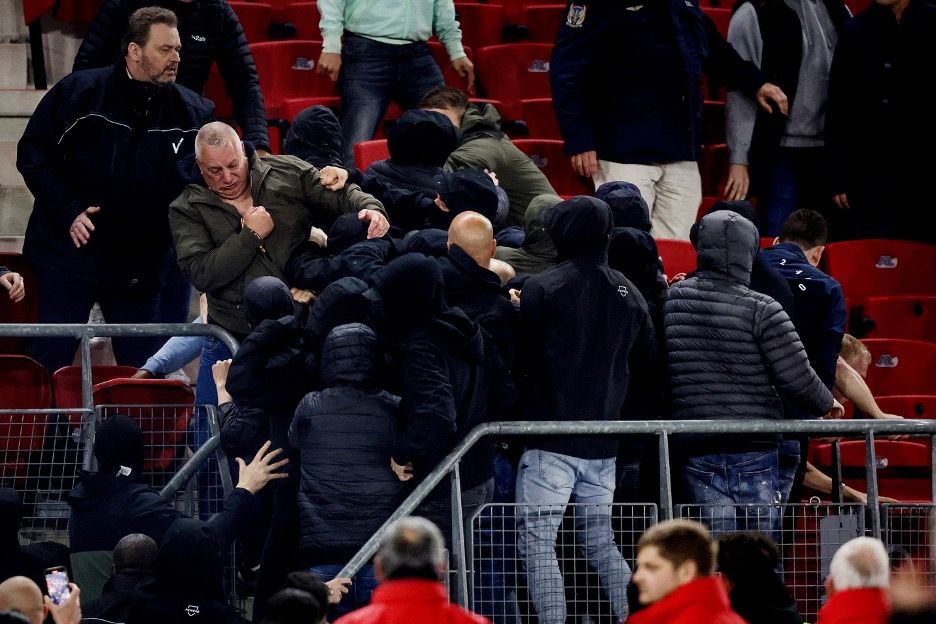 AZ Alkmaar Didenda Rp1,3 Miliar oleh UEFA Gegara Ulah Fans