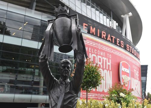 Patung Arsene Wenger Diresmikan di Luar Stadion Emirates