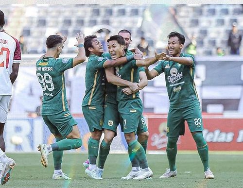 Song Ui Yong merayakan gol yang dicetaknya di laga Persebaya vs PSM