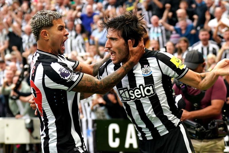 Newcastle Menang Telak, Debut Manis Tonali