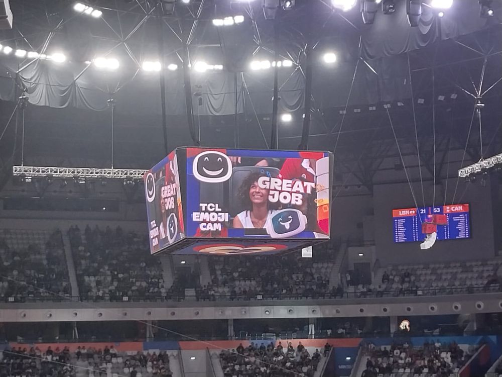 Layar Besar di Tengah Lapangan Indonesia Arena Ajak Penonton Berinteraksi