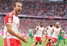 Harry Kane di laga Bayern Munchen vs Augsburg - Harry Kane di laga Bayern Munchen 