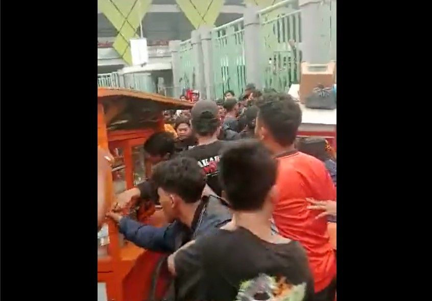 Video Pedagang Cuanki Diduga Jadi Korban Sweeping Jakmania di Laga Persija vs Persib