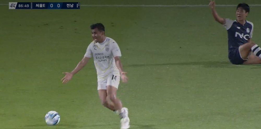 Asnawi Mangkualam saat laga Seoul E-Land vs Jeonnam Dragons