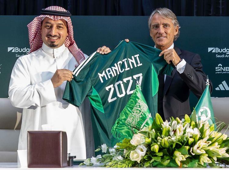 Jumlah Uang Roberto Mancini Selama 1 Tahun 2 Bulan Kerja di Arab Saudi