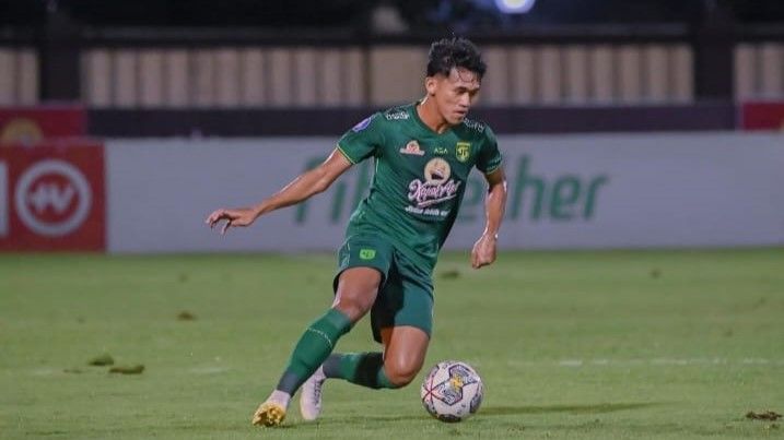 Ada yang Aneh di Akun IG Arief Catur Pemain Persebaya yang Sikut Ady Setiawan Sampai Kolaps