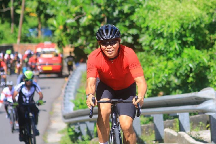 Purnawirawan Polri Irjen Royke Lumowa Akan Gowes ke Paris Lewati 47 Negara