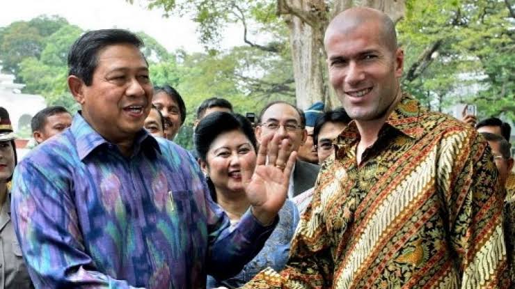 Wow Gantengnya, Deretan Pesepakbola Dunia yang Pernah Pakai Batik