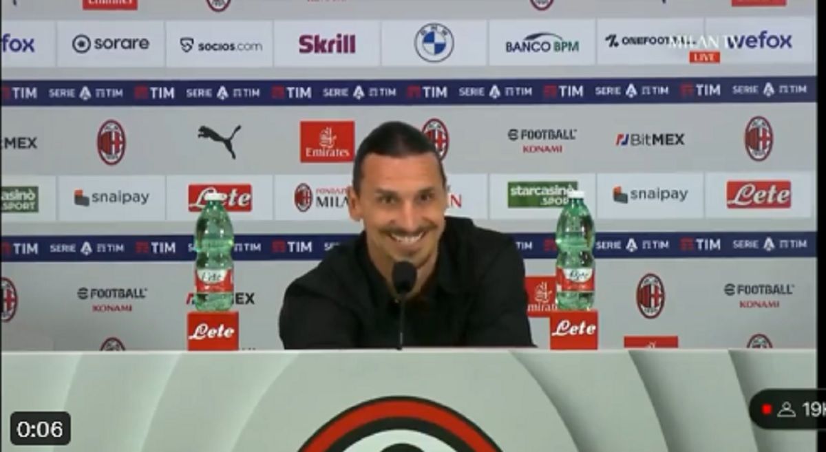 Zlatan Ibrahimovic saat konferensi pers pengumuman pensiunnya 4 Juni 2023