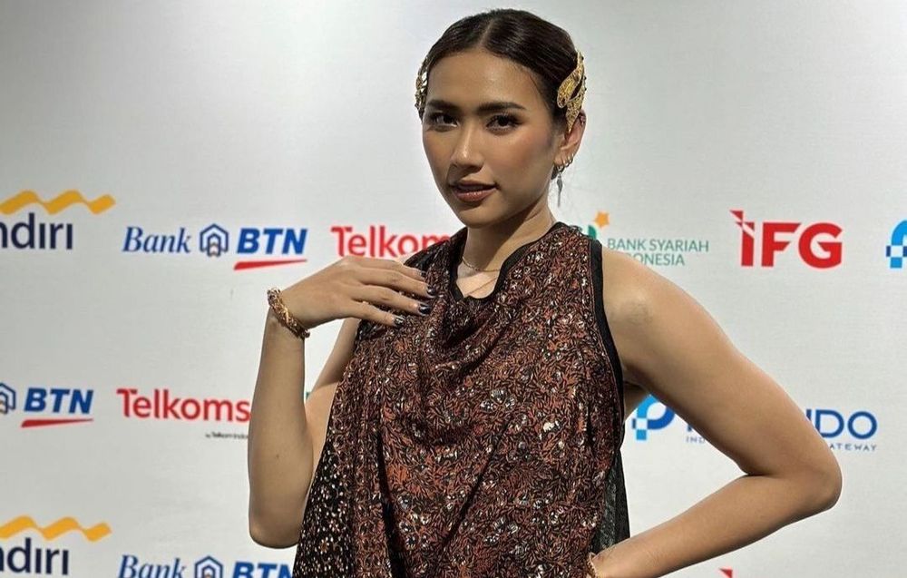 Mangling! Yolla Yuliana Cantik dan Anggun di Acara Istana Berbatik