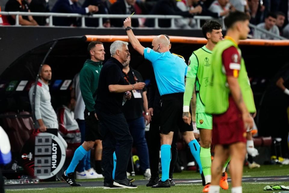 Mourinho Pantas Diskors Setahun dari Sepakbola Usai Memaki Wasit Anthony Taylor