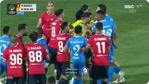 Setengah Jam Main, Pemain Al-Hilal dan Nassaji Mazandaran Baku Hantam