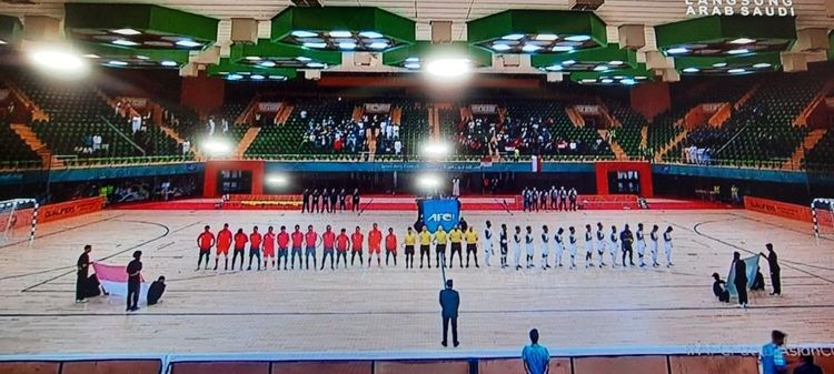 Pertandingan timnas futsal Indonesia vs Arab Saudi dilangsungkan dari Green Hall di Kota Dammam pada Rabu (11/10/2023) malam WIB.