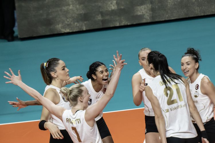  Vakifbank berhasil menjuarai Turkish Super Cup usai mengalahkan juara Sultanlar Ligi musim lalu, Fenerbache Opet.