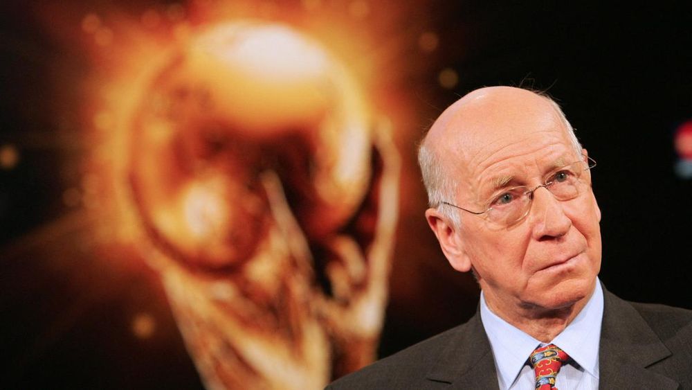 Profil Sir Bobby Charlton: Legenda MU yang Selamat dari Kecelakaan Pesawat di Munich